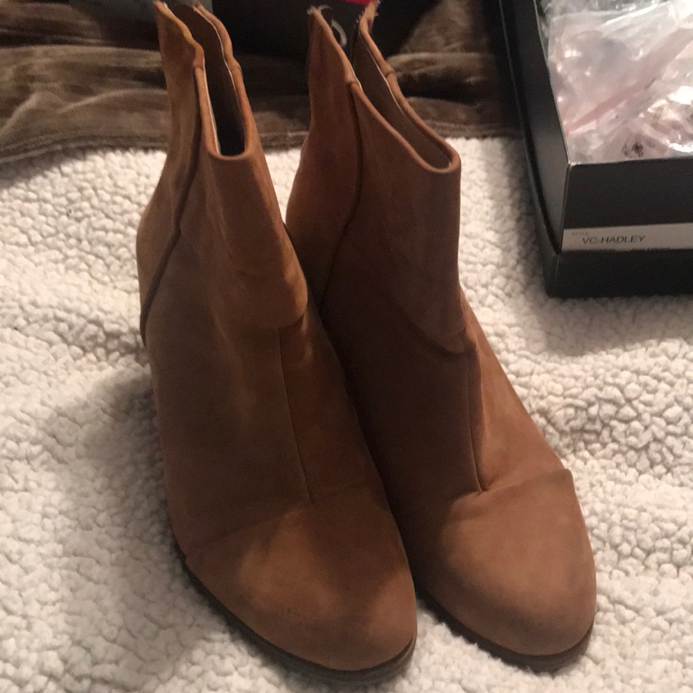Gorgeous Suede Ankle Boots With Zippers - image 1